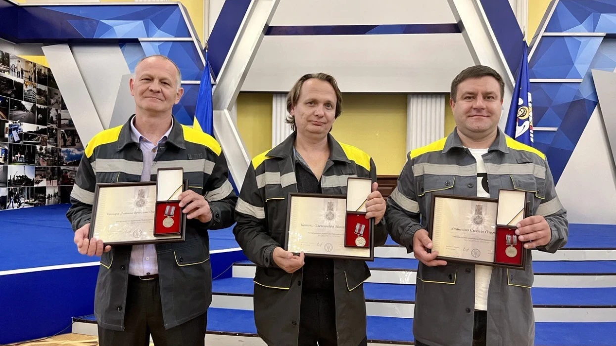 Kyiv Mayor presents DTEK Kyiv Grids power engineers with Presidential Awards for Defense of Ukraine