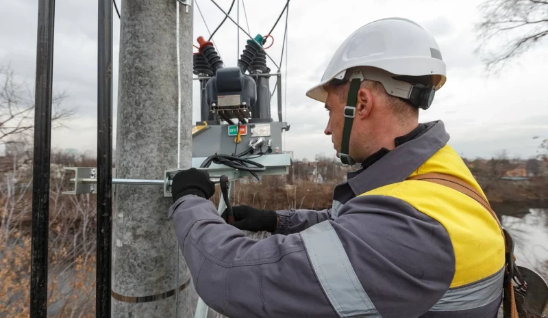 DTEK brings back light: in June, energy workers have restored electricity supply to 277,000 families