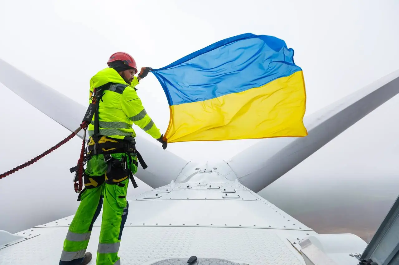 Енергетики ДТЕК на робочих місцях і в Збройних силах працюють на Перемогу України