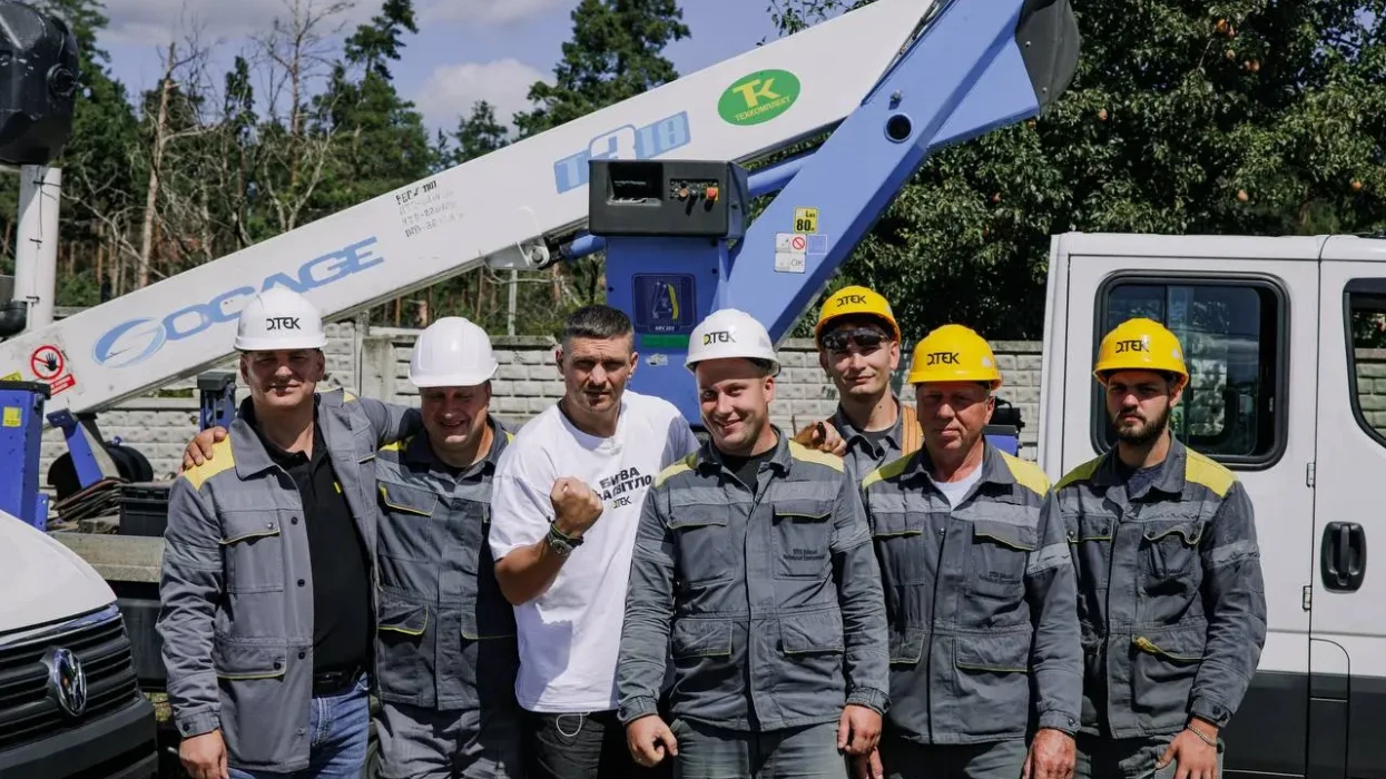 Boxing champion Usyk backs Ukrainian energy workers in visit to liberated territory