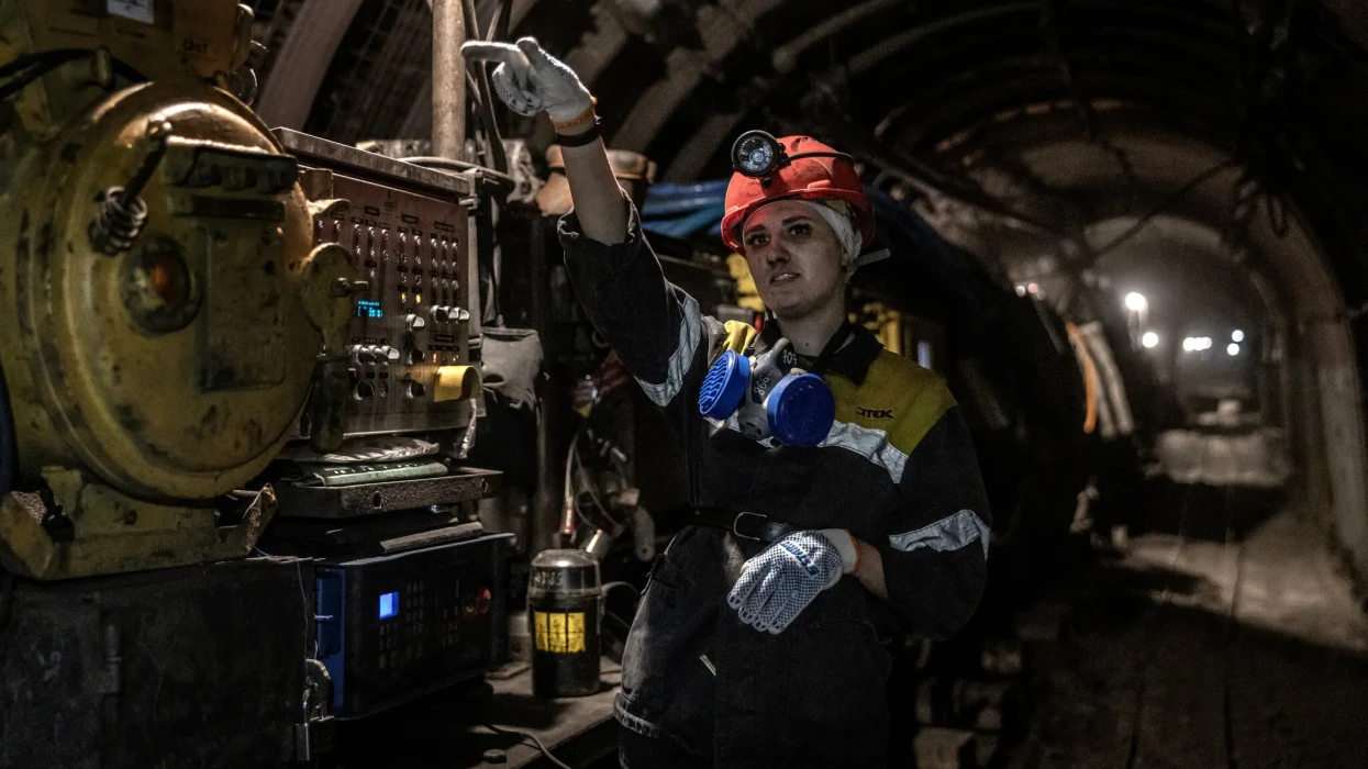 The New York Times: War Is Draining Ukraine’s Male-Dominated Work Force. Enter the Women.