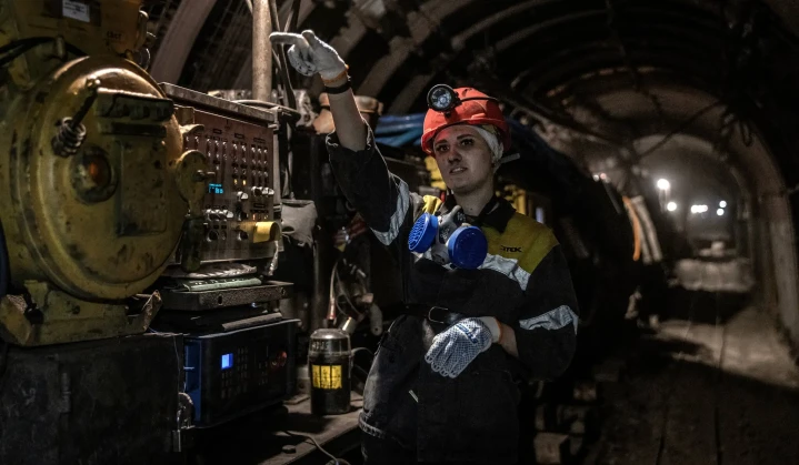 <strong>The New York Times:</strong> War Is Draining Ukraine’s Male-Dominated Work Force. Enter the Women.
