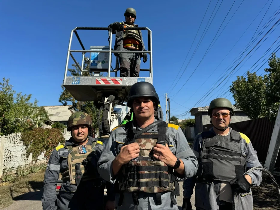 The Times: Meet the electricians braving bombs to keep Ukraine's power on