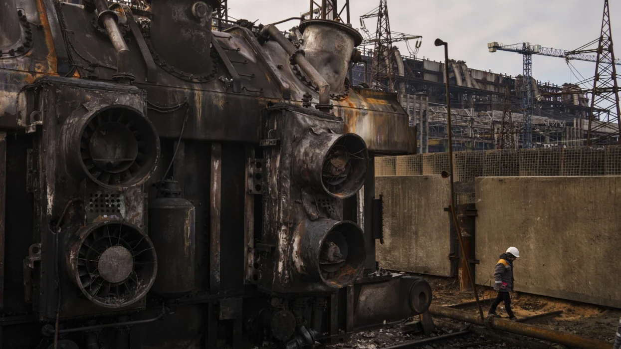 Associated Press: Ukrainian energy workers carry out repairs despite russia’s pounding of the country’s power grid