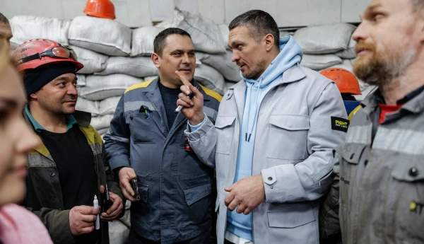 The Washington Post: Oleksandr Usyk lifts spirits at Ukrainian power plant amid fragile ceasefire