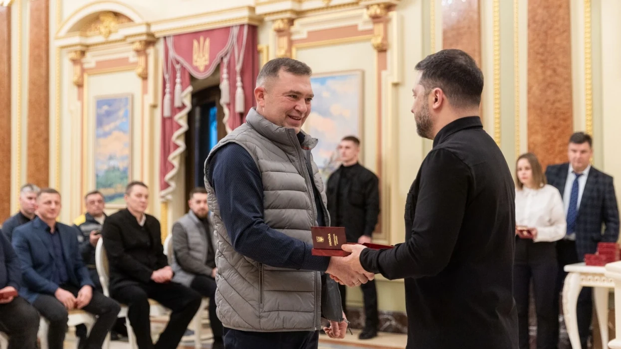 Президент нагородив одинадцятьох енергетиків ДТЕК державними нагородами за внесок у збереження світла в Україні
