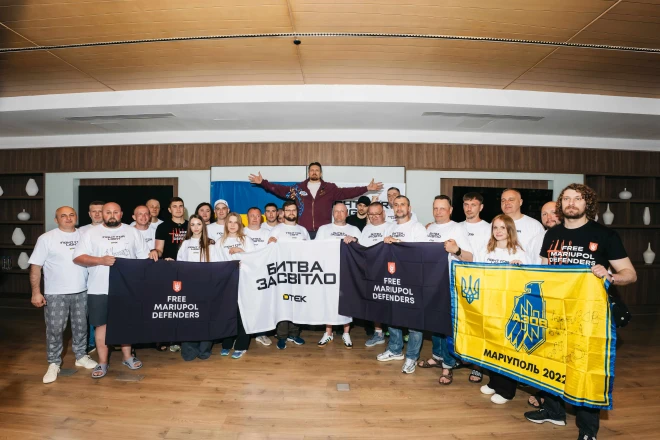 Ukraine’s Usyk backs energy recovery, meets workers in Cairo before 23rd May fight