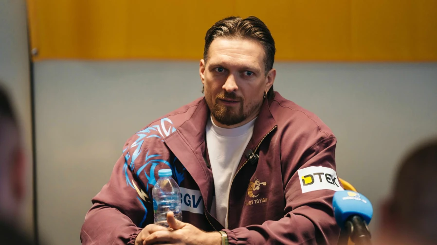 Усик підтримав відновлення енергетики під час зустрічі з енергетиками в Каїрі перед боєм 23 травня