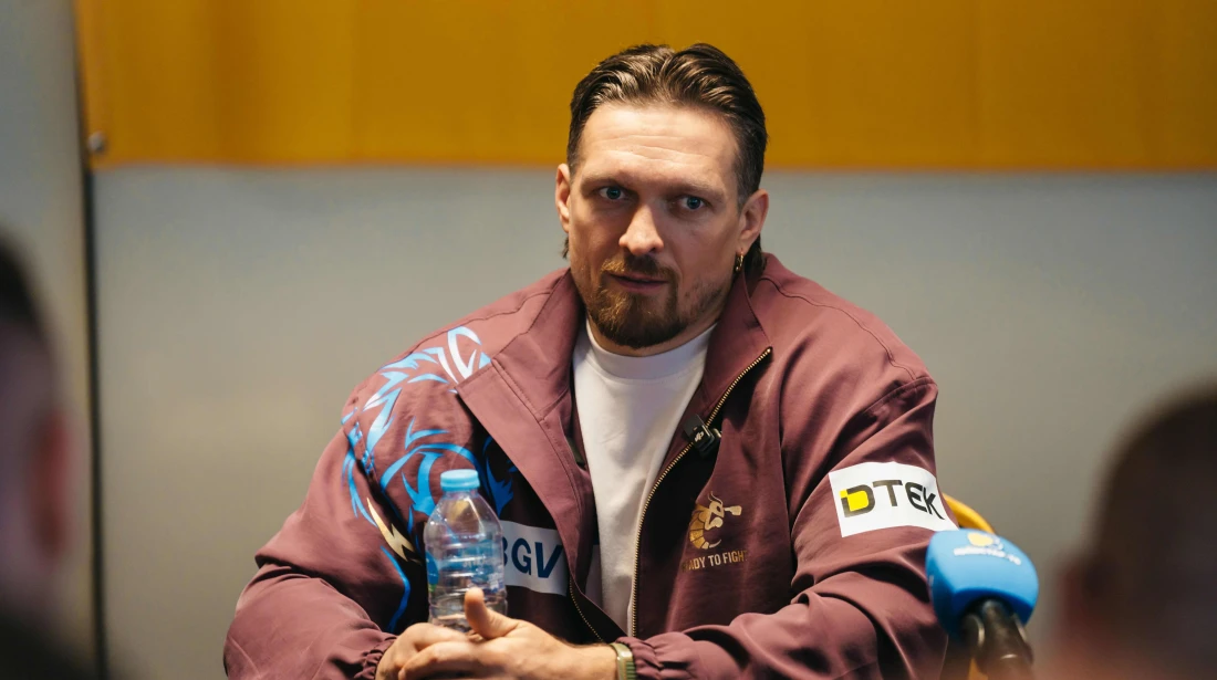Ukraine’s Usyk backs energy recovery, meets workers in Cairo before May 23 fight
