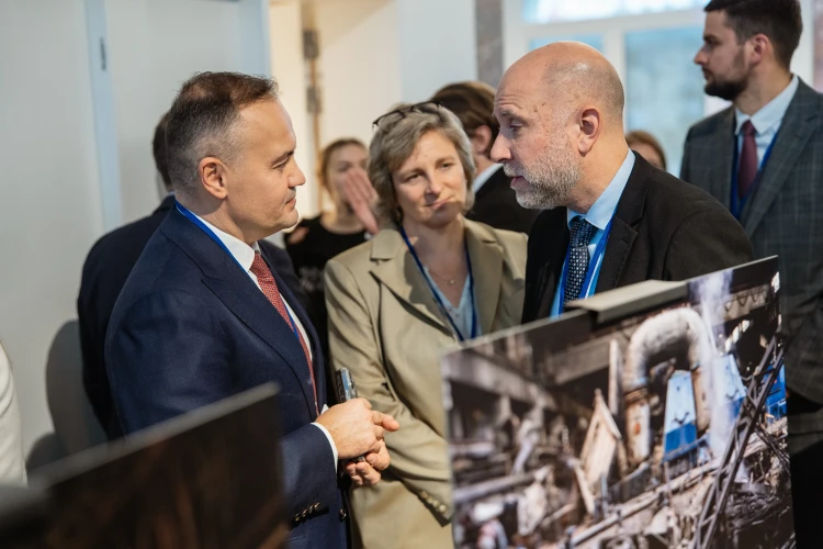 Fight For Light - a new photo exhibition, showcasing the reality of war on Ukraine's energy frontline, in Brussels