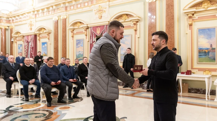 Президент нагородив одинадцятьох енергетиків ДТЕК державними нагородами за внесок у збереження світла в Україні