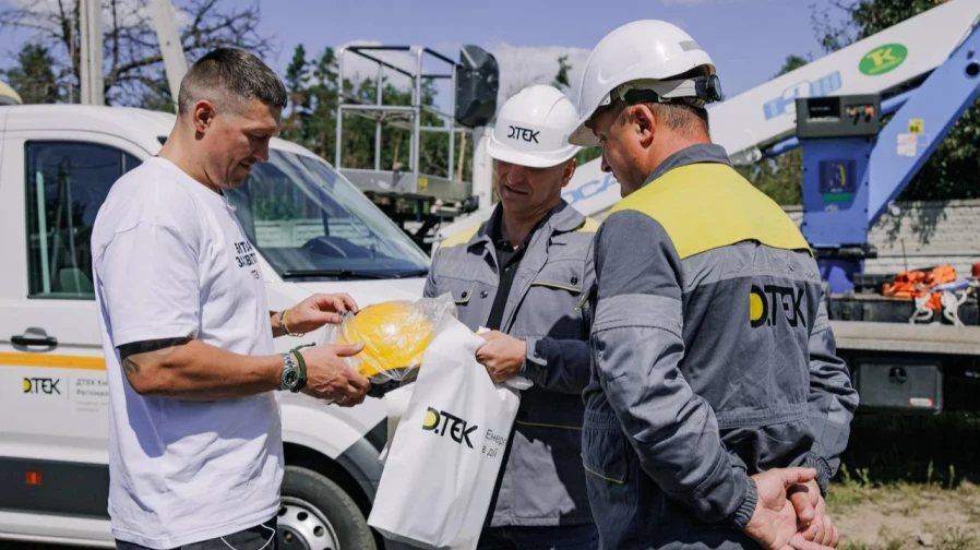 Boxing champion Usyk backs Ukrainian energy workers in visit to liberated territory