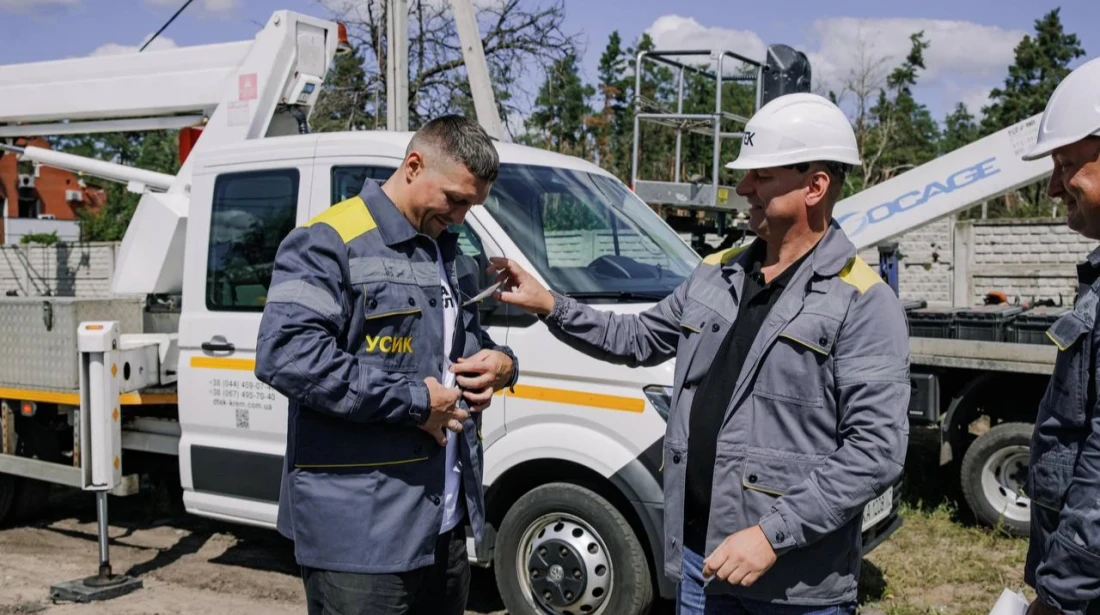 Boxing champion Usyk backs Ukrainian energy workers in visit to liberated territory