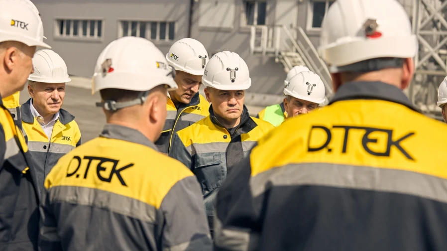CEO Maxim Timchenko visits DTEK colleagues near frontline as winter preparations advance