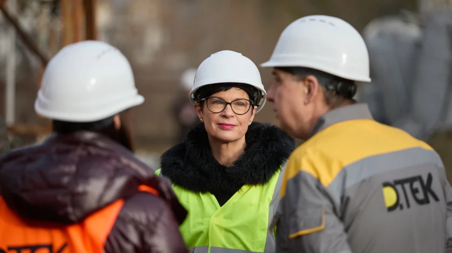 EU Commissioner Marta Kos visits DTEK thermal power plant as attacks against Ukraine’s energy system intensify