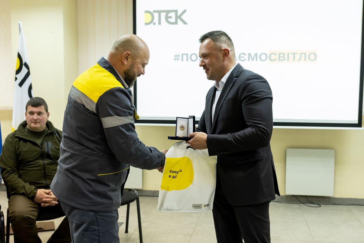 Енергетики ДТЕК Мережі отримали державні відзнаки за відновлення електропостачання від Міністерства енергетики України. Зображення 1