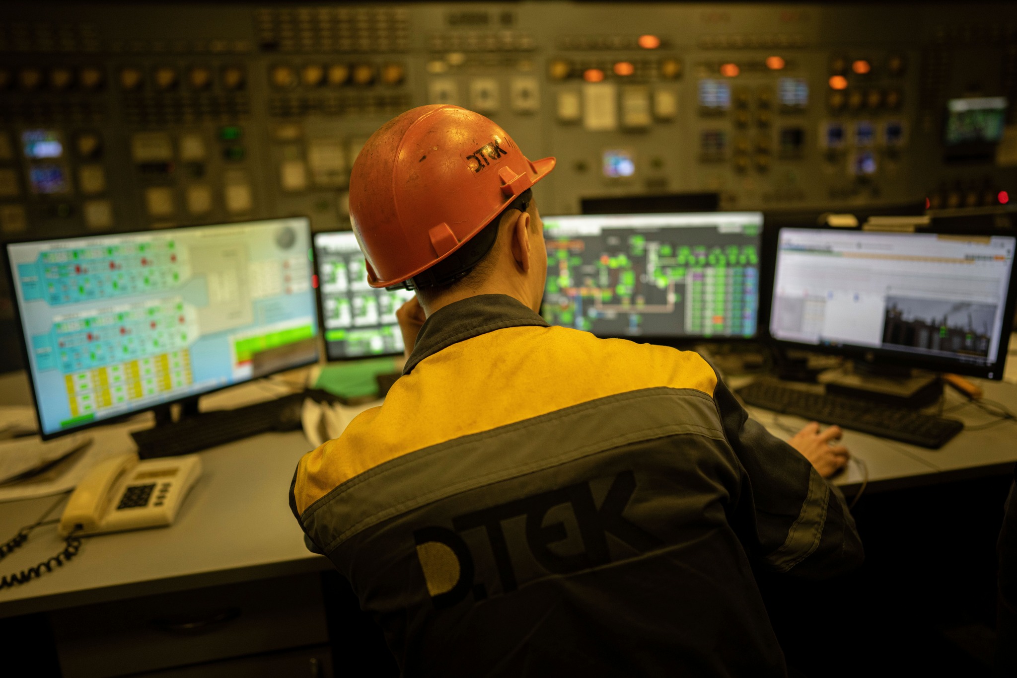 We carried this station in our arms like a child – DTEK`s power plant workers for Associated Press. Picture 1