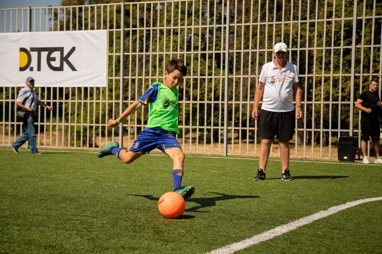 ДТЕК Нафтогаз відкрив першу на Полтавщині футбольну секцію в рамках проекту Shakhtar Social «Давай, грай!»