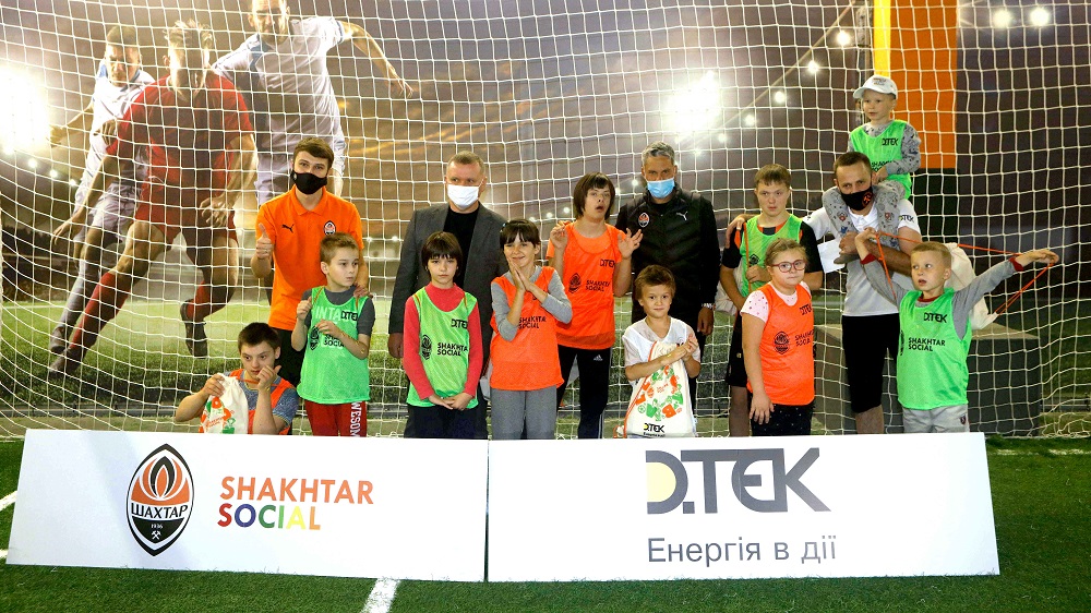 Футбол без бар’єрів: ДТЕК Мережі та Shakhtar Social відкрили в Броварах інклюзивну дитячу групу для занять футболом в рамках проєкту «Давай, грай!». Зображення 7 Футбол без бар’єрів: ДТЕК Мережі та Shakhtar Social відкрили в Броварах інклюзивну дитячу групу для занять футболом в рамках проєкту «Давай, грай!». Зображення 6