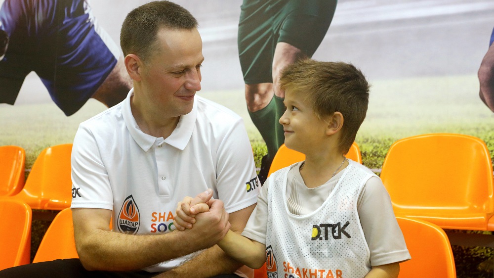 Футбол без бар’єрів: ДТЕК Мережі та Shakhtar Social відкрили в Броварах інклюзивну дитячу групу для занять футболом в рамках проєкту «Давай, грай!». Зображення 5 Футбол без бар’єрів: ДТЕК Мережі та Shakhtar Social відкрили в Броварах інклюзивну дитячу групу для занять футболом в рамках проєкту «Давай, грай!». Зображення 4